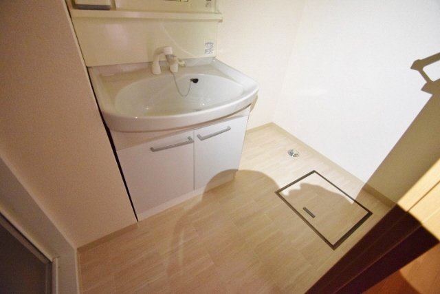 ウィステリアⅢの洗面所|室内洗濯機置き場