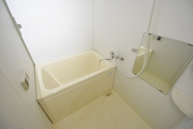 ウィステリアⅢの浴室|追い焚き機能付