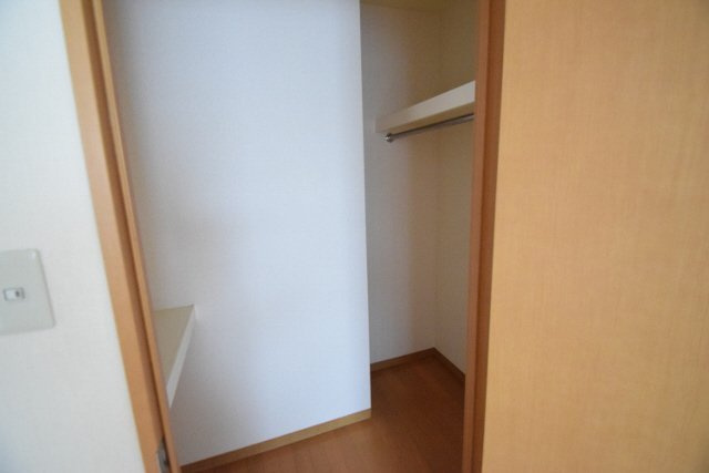 ウィステリアⅢの収納|ｳｫーｸｲﾝｸﾛーｾﾞｯﾄ付き