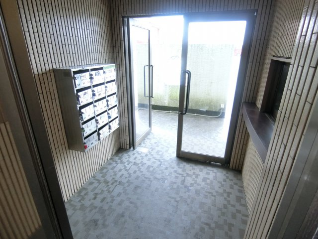 第7セイワコートのエントランス
