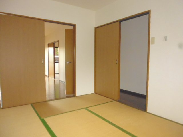 マリッチ岡の和室