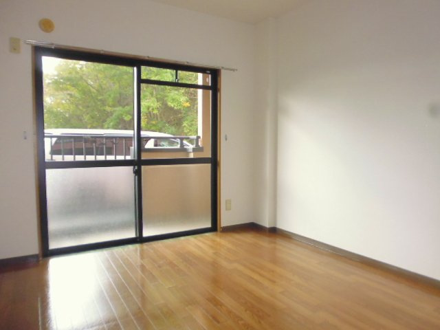 マリッチ岡の洋室