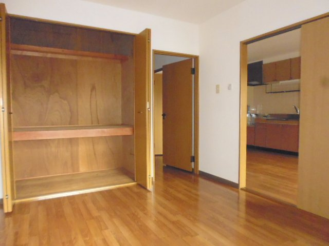 マリッチ岡の洋室