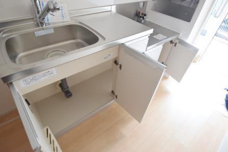 モンテ　アン　フレッシュのキッチン|キッチン下に収納あります