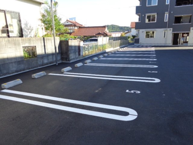 ハイアークＤの駐車場