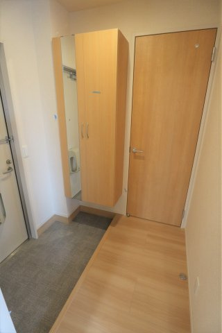 ハイアークＤの玄関