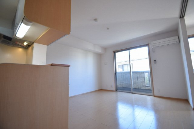 スプレールコートの居間・リビング|人気のカウンターキッチンタイプ