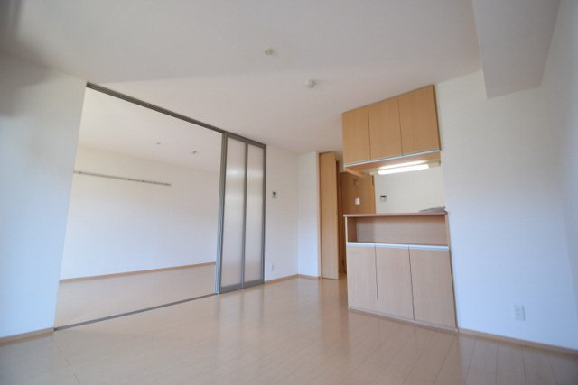 スプレールコートの居間・リビング|広々とした室内です