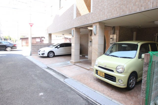 Ｃｅｌｅｂ西上小阪の駐車場