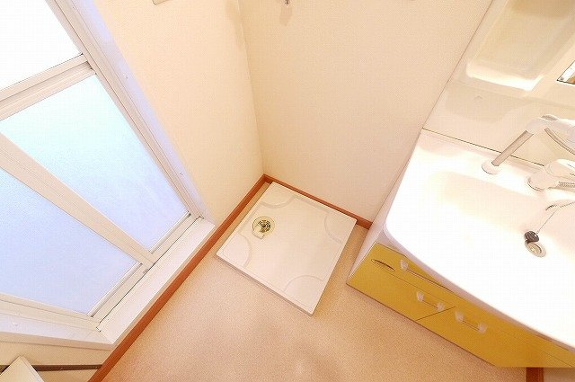 パインツリーヒルズ清の設備|室内洗濯機置場です