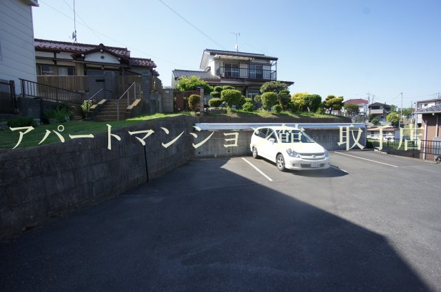 ハイツウィステリアＢの駐車場