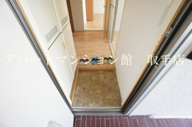 ハイツウィステリアＢの玄関