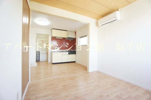 ハイツウィステリアＢの居間・リビング