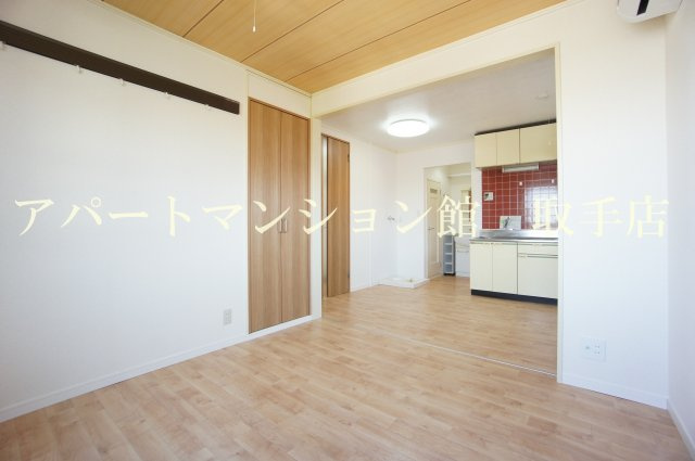 ハイツウィステリアＢの居間・リビング