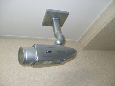 【セキュリティ】 | ブーゲンビリア | 共用部分にある防犯カメラです！夜遅くに帰宅する時も、お出かけ時でも安心♪