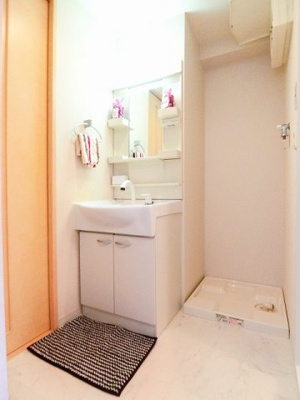 【洗面所】 | ブーゲンビリア | 洗髪洗面化粧台で忙しい朝にも寝癖の付いた頭にも優しい☆お化粧するときにも大活躍です♪