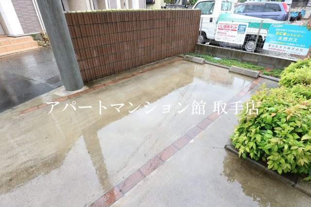 イーストヒルⅣの駐車場