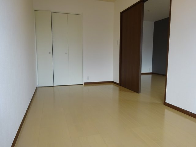 ステラート中央の洋室