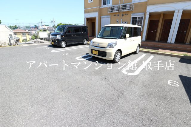 サンライト・ヒルズBの駐車場