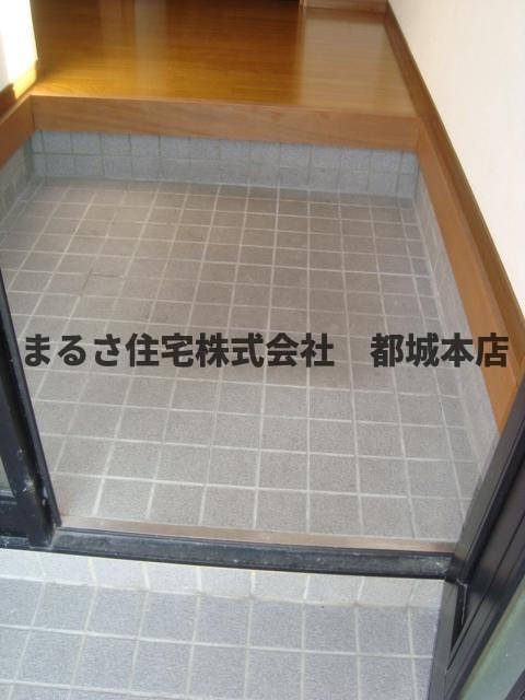 前田鈴子貸家の玄関