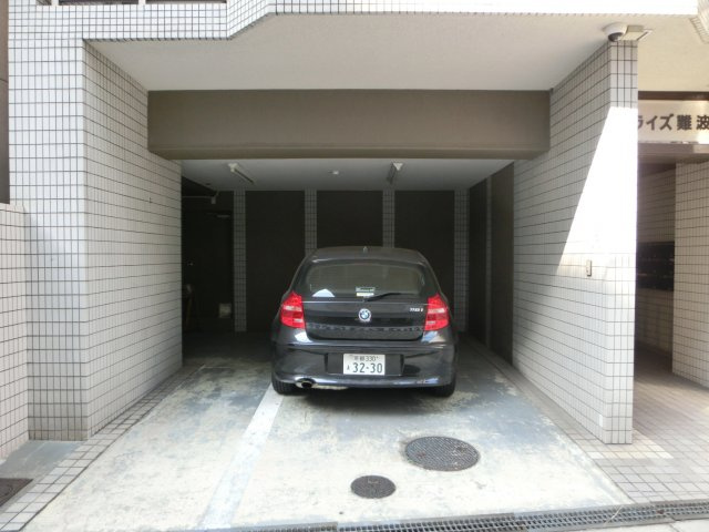 サンライズ難波の駐車場