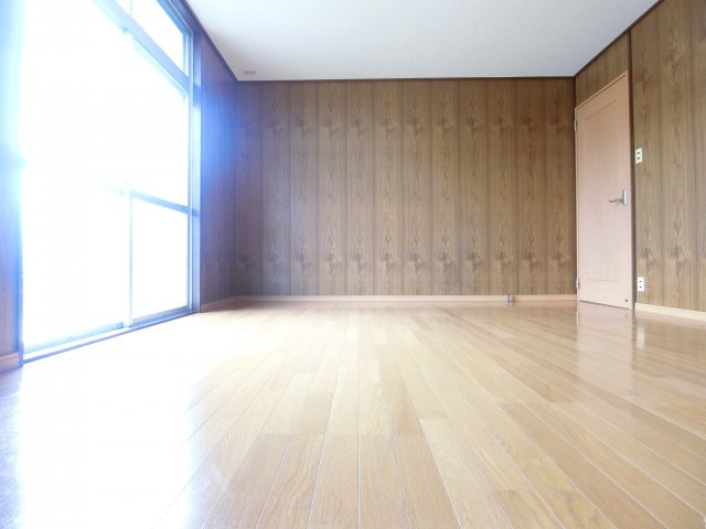 須賀一戸建の居間・リビング