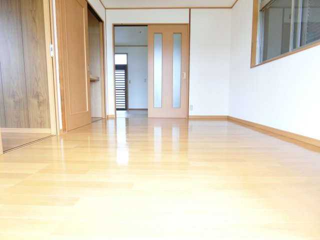 須賀一戸建の洋室