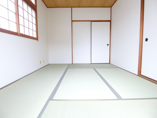 須賀一戸建の和室