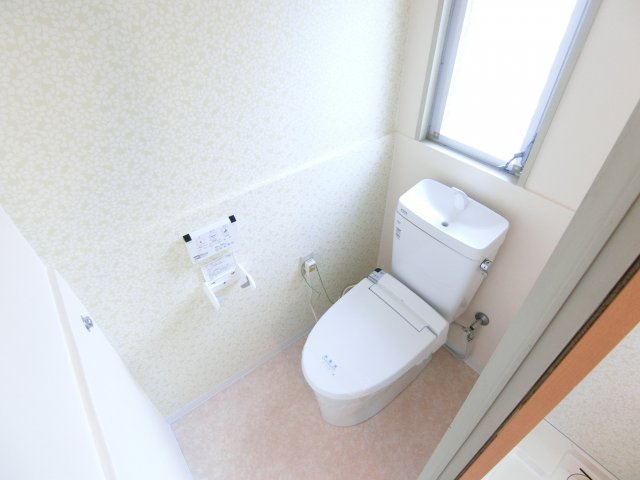 須賀一戸建のトイレ