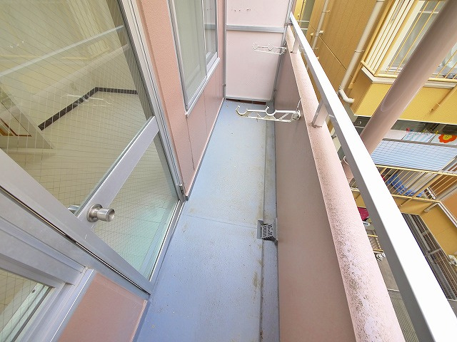 シティホームズ女子大前のバルコニー|外からの目が気にならないバルコニーで洗濯物が干せます