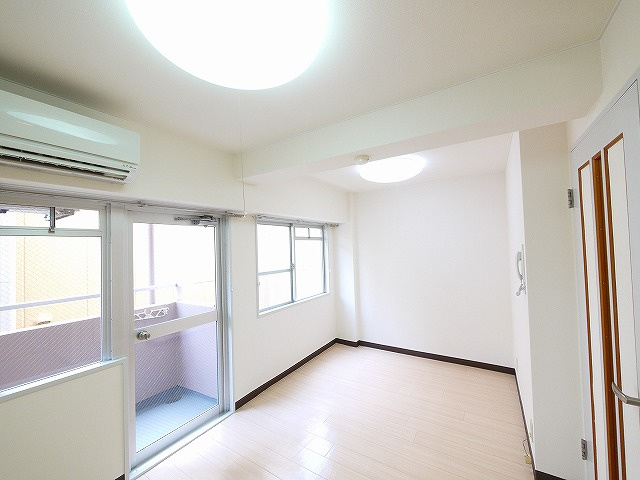 シティホームズ女子大前の洋室|落ち着いた色調の洋室です