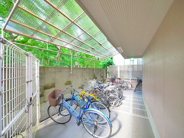 シティホームズ女子大前のその他共用部分|駐輪場です