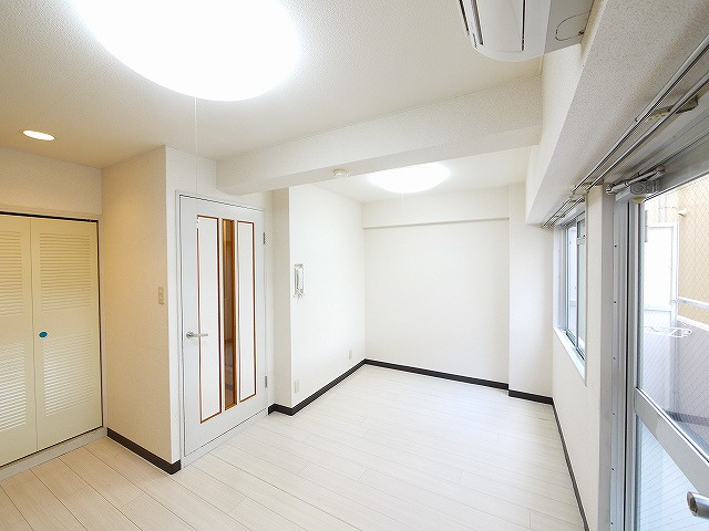 シティホームズ女子大前の寝室|広くて明るい寝室