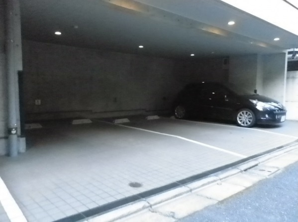 千代田区三番町の賃貸マンションのその他|駐車場
