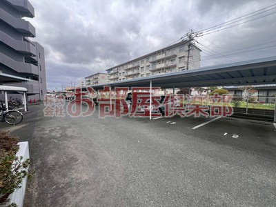 アザレ久留米の駐車場