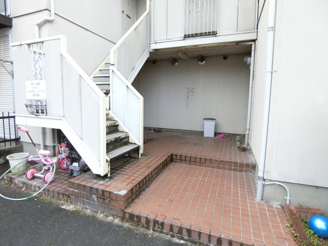 小谷ハイツのエントランス
