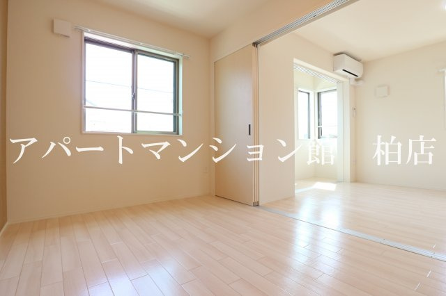 エピカリスの洋室
