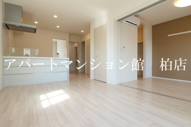 エピカリスの居間・リビング