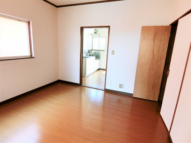 ハニーハイツの洋室