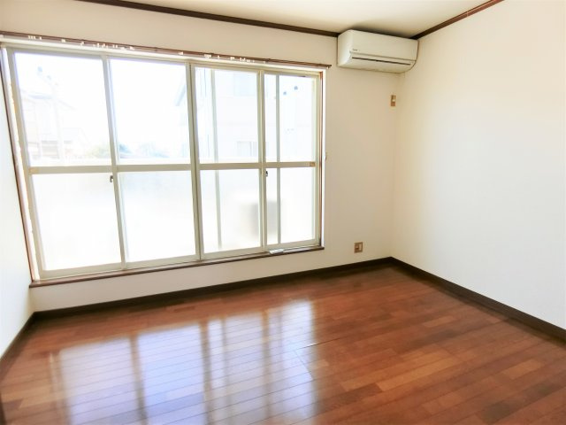 ハニーハイツの洋室