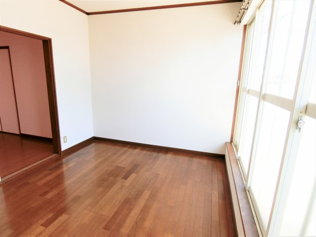 ハニーハイツの洋室