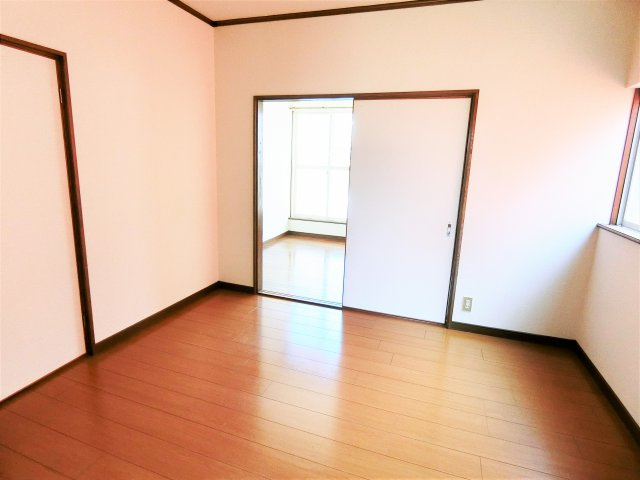 ハニーハイツの洋室