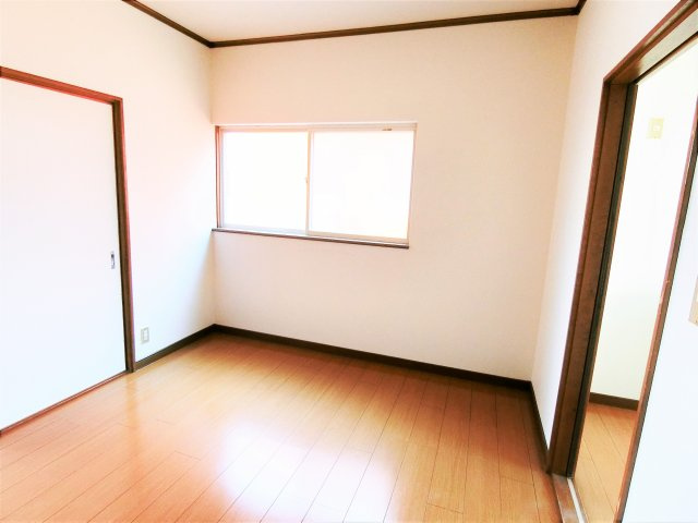 ハニーハイツの洋室