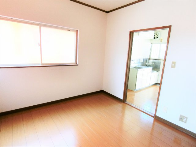 ハニーハイツの洋室