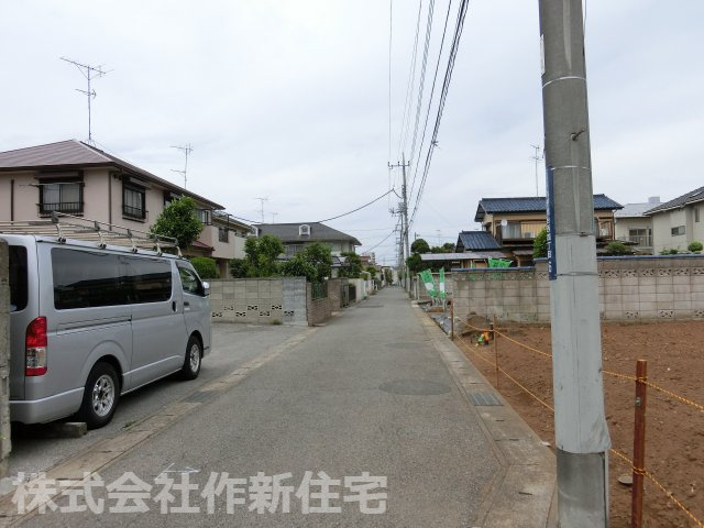 八千代市八千代台西４丁目　売地　約４５坪の整形地　更地　建築条件なし　公道面の前面道路含む現地写真|前面道路は４ｍ公道