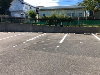 花井ビルの駐車場