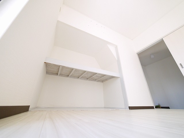 生駒市西松ケ丘戸建（13-16）の収納|便利な収納スペースです