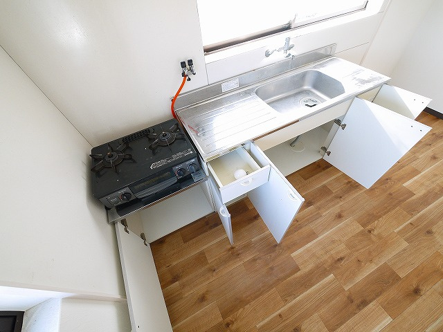 生駒市西松ケ丘戸建（13-16）のキッチン|コンパクトなキッチンで掃除もラクラク