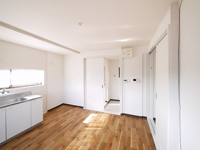 生駒市西松ケ丘戸建（13-16）の居間・リビング|こちらのリビングで趣味の時間をお楽しみください