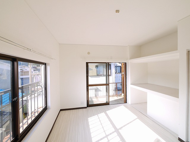 生駒市西松ケ丘戸建（13-16）の洋室|使い勝手のいい洋室です